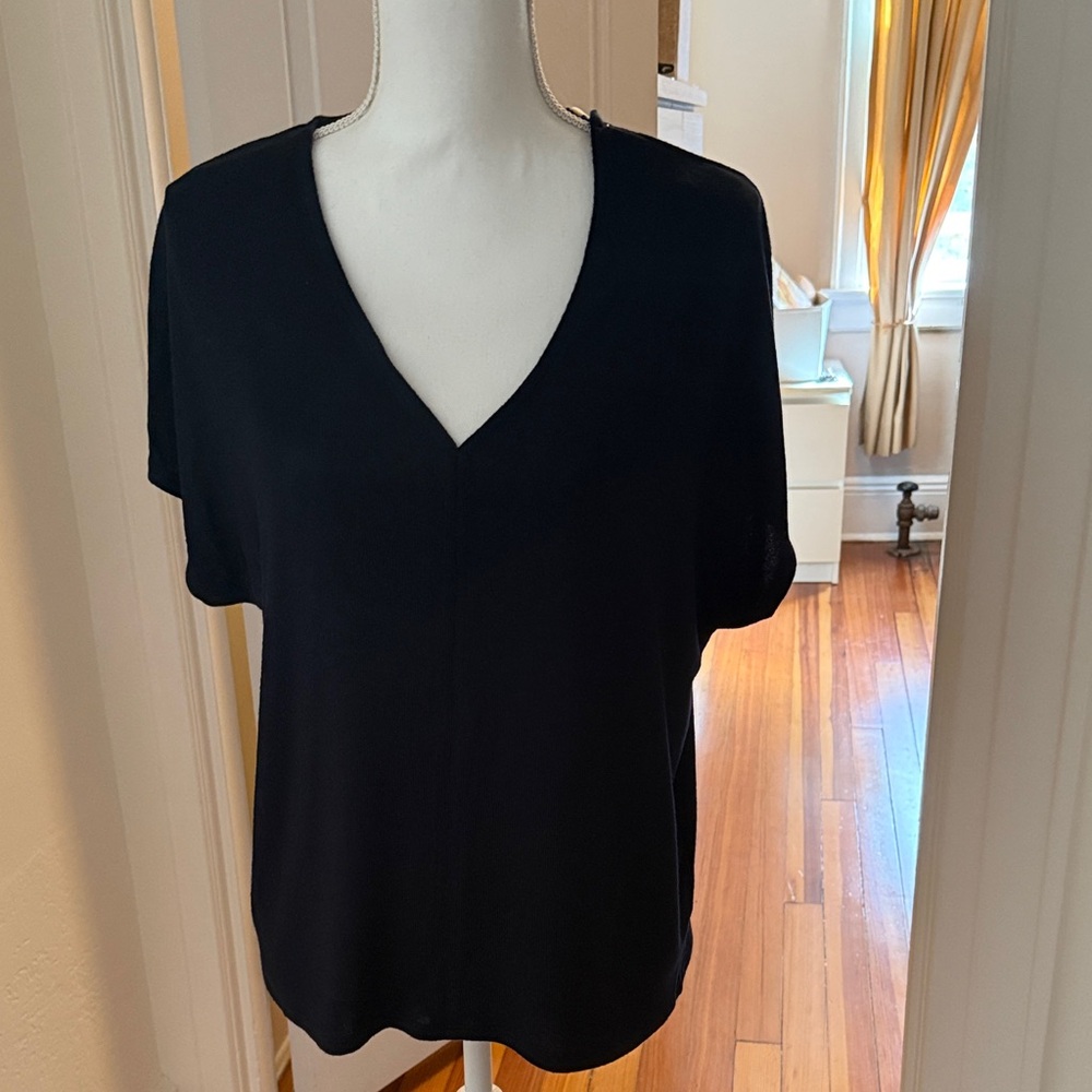 Elie by Elie Tahari Classic Navy Knit V-Neck Women's Top